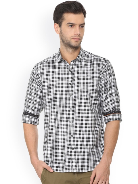 

V Dot Men Black & White Slim Fit Checked Casual Shirt