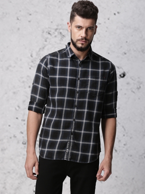

Ecko Unltd Men Black & White Slim Fit Checked Casual Shirt