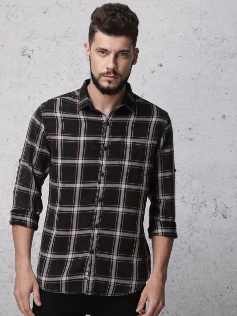 

Ecko Unltd Men Black & White Slim Fit Checked Casual Shirt