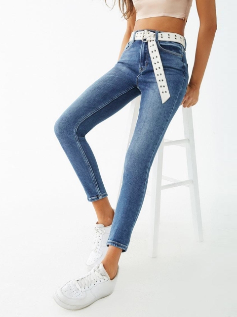 

FOREVER 21 Women Blue Slim Fit Mid-Rise Clean Look Stretchable Cropped Jeans