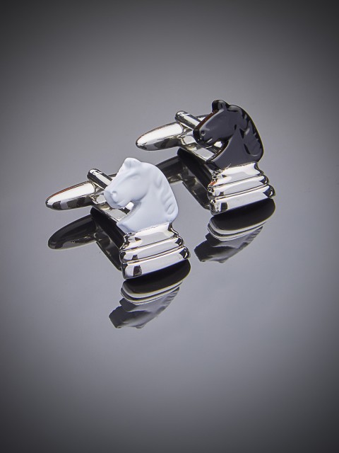

shaze Black Silver-Plated Knight Cufflinks