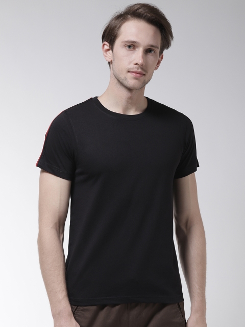 

Fort Collins Men Black Solid Round Neck T-shirt