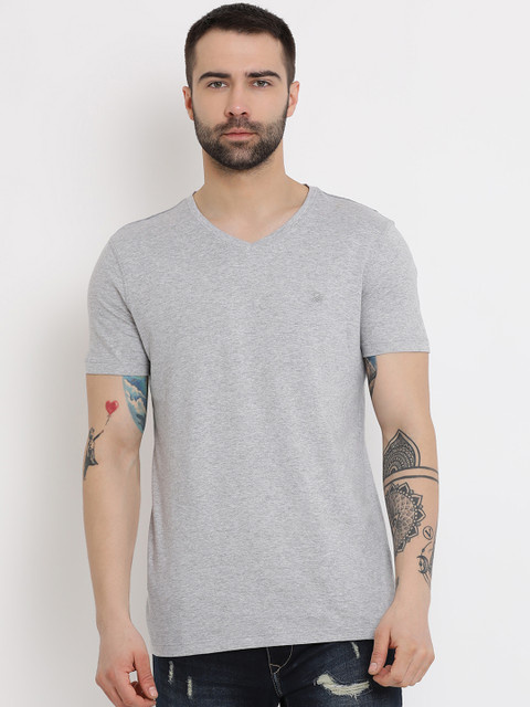 

United Colors of Benetton Men Grey Solid V-Neck T-shirt