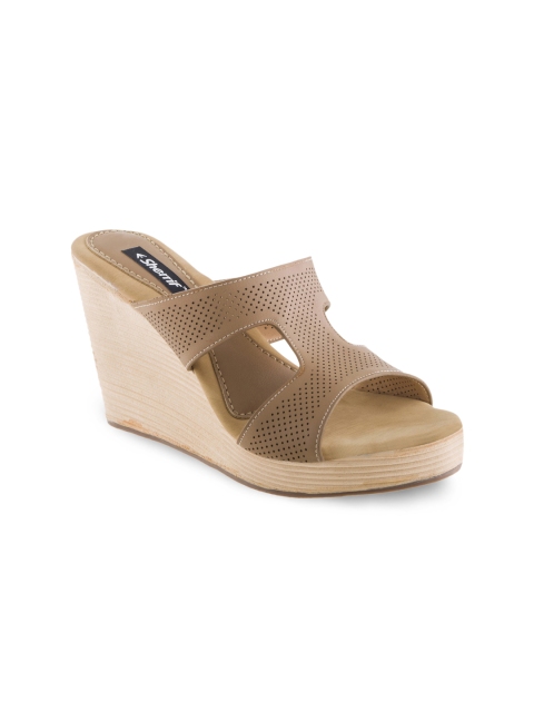 

Sherrif Shoes Women Beige Solid Thong Flip-Flops