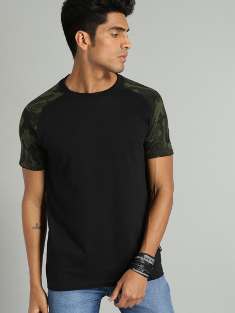 

Roadster Men Black Solid Round Neck T-shirt