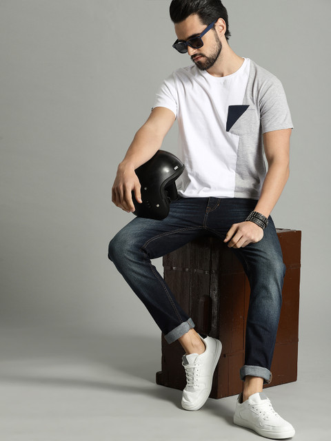 

Roadster Men White & Grey Melange Colourblocked T-shirt