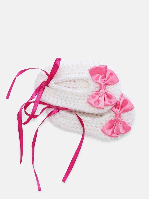 

Magic Needles Girls White Handmade Knit Crochet Woolen Booties