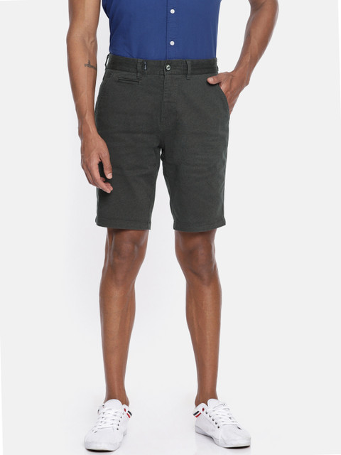 

Lee Cooper Men Charcoal Grey Solid Regular Fit Regular Shorts