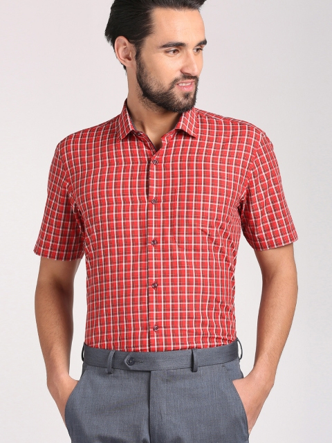 

Peter England Men Red & Brown Regular Fit Checked Formal Shirt