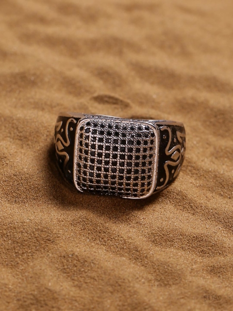 

Dare by Voylla Men Handcrafted Silver-Plated & Black Stone-Studded Finger Ring
