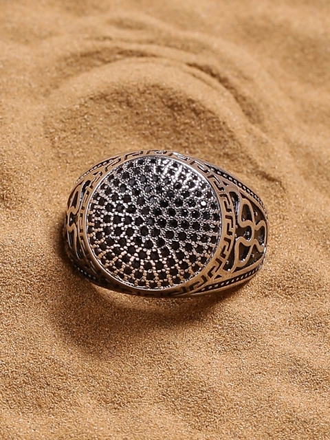 

Dare by Voylla Men Silver-Plated & Black Stone-Studded Handcrafted Finger Ring