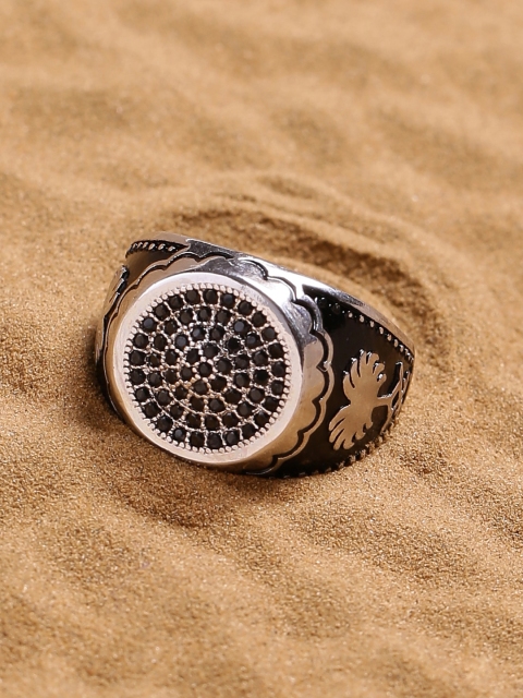 

Dare by Voylla Men Silver-Plated & Black Stone-Studded Handcrafted Finger Ring