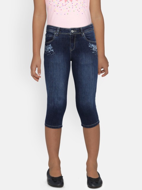 

Lee Cooper Girls Navy Blue Solid Regular Fit Capris