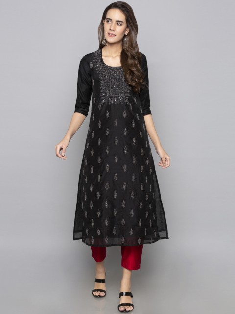 

Desi Weavess Women Black Embroidered Straight Kurta