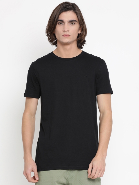 

United Colors of Benetton Men Black Solid Round Neck T-shirt