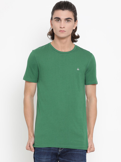 

United Colors of Benetton Men Green Solid Round Neck T-shirt