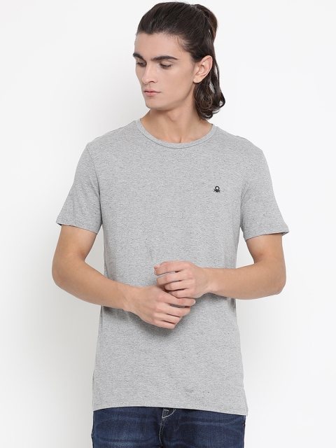 

United Colors of Benetton Men Grey Solid Round Neck T-shirt