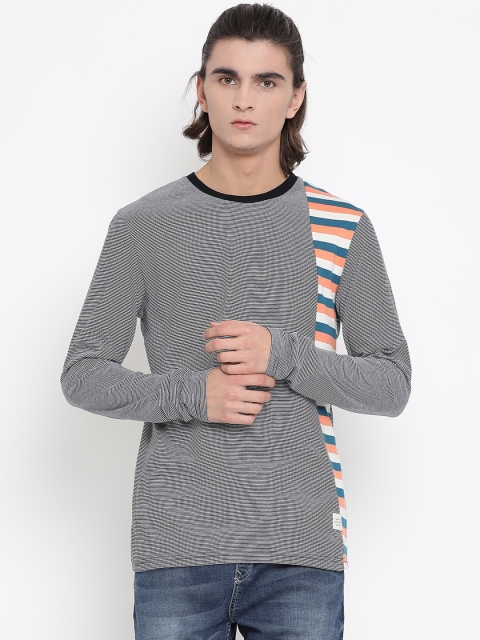 

United Colors of Benetton Men Black Striped Round Neck T-shirt