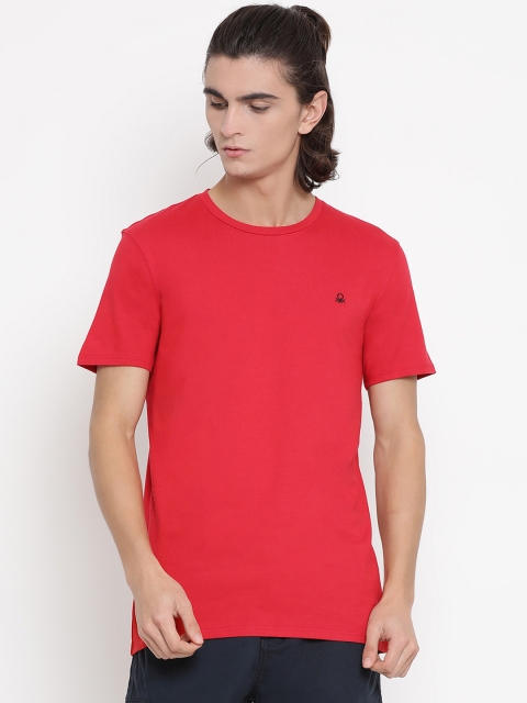 

United Colors of Benetton Men Red Solid Round Neck Pure Cotton T-shirt
