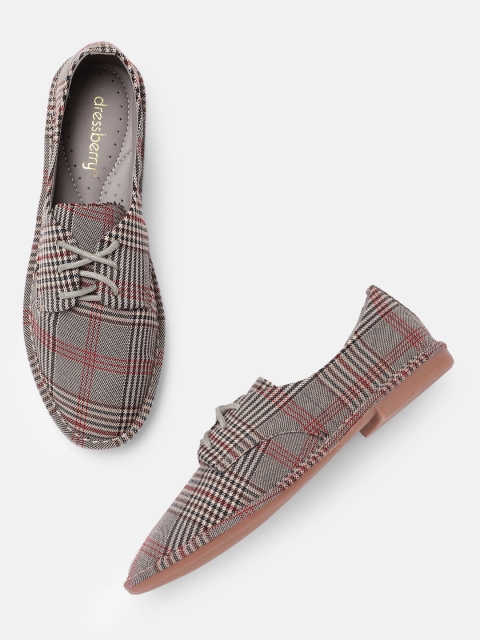 

DressBerry Women Grey & Black Printed Derbys