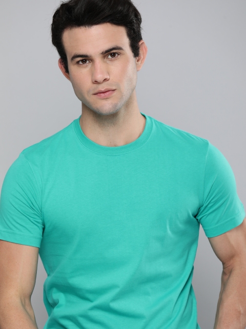 

Levis Men Sea Green Solid Cotton Rich T-shirt
