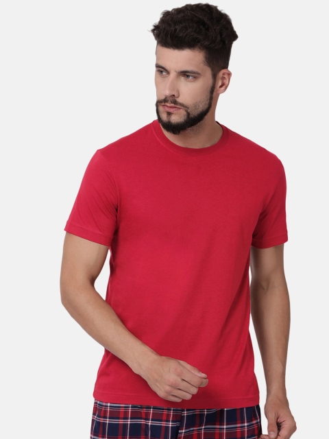 

Levis Men Red Solid Round Neck T-shirt