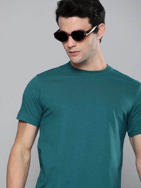 

Levis Men Teal Solid Cotton Rich T-shirt