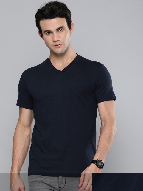 

Levis Men Navy Blue Solid V-Neck T-shirt