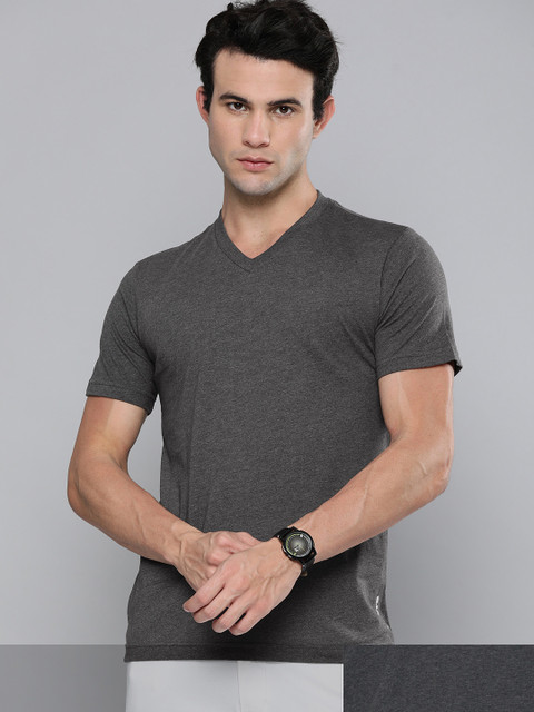 

Levis Men Grey Melange Solid V-Neck T-shirt