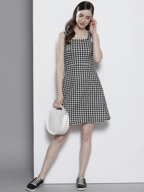 

DOROTHY PERKINS Women White & Black Checked Fit and Flare Dress