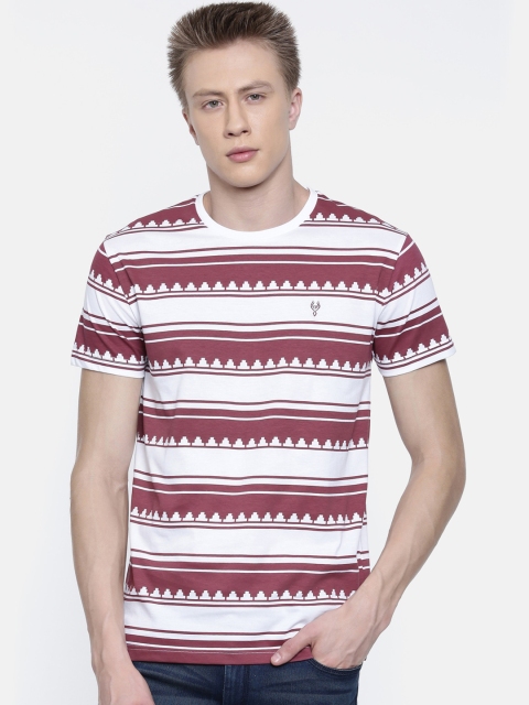 

Classic Polo Men White Striped Round Neck T-shirt