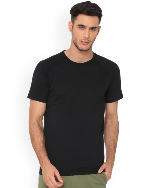 

Puma Men Black Solid Round Neck Evostripe Lite T-shirt
