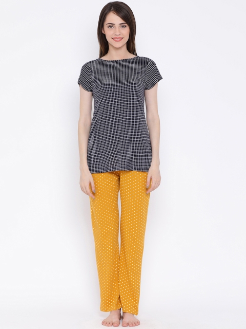 

Clovia Women Black & Yellow Printed Night suit