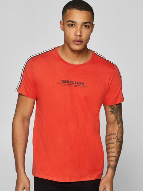 

ESPRIT Men Red Solid Round Neck T-shirt