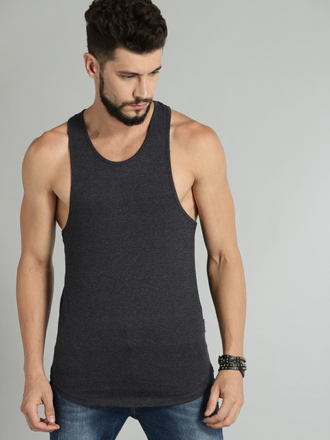 

Roadster Men Charcoal Grey Solid Round Neck T-shirt