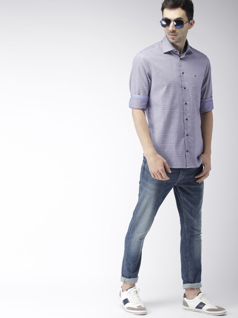 

Tommy Hilfiger Men Blue Regular Fit Checked Casual Shirt