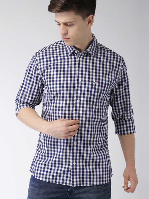 

Tommy Hilfiger Men Blue & White Regular Fit Checked Casual Shirt