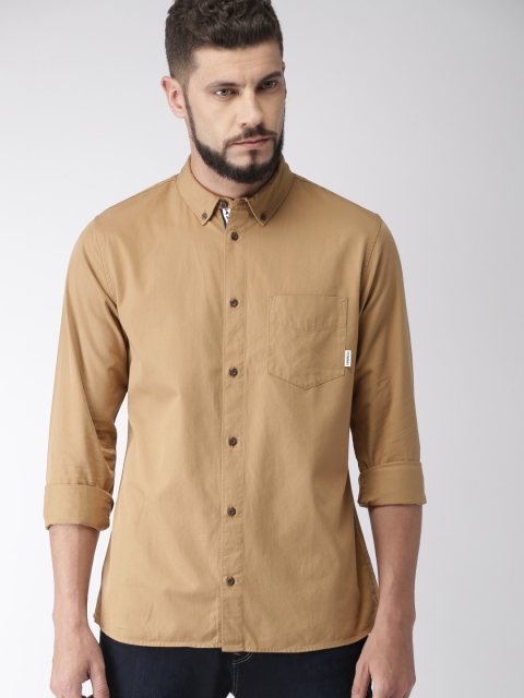 

Tommy Hilfiger Men Brown Regular Fit Solid Casual Shirt