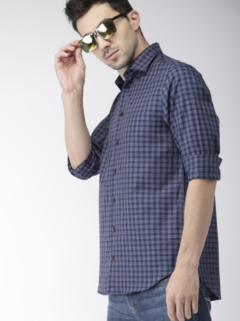 

Tommy Hilfiger Men Navy Blue Regular Fit Checked Casual Shirt