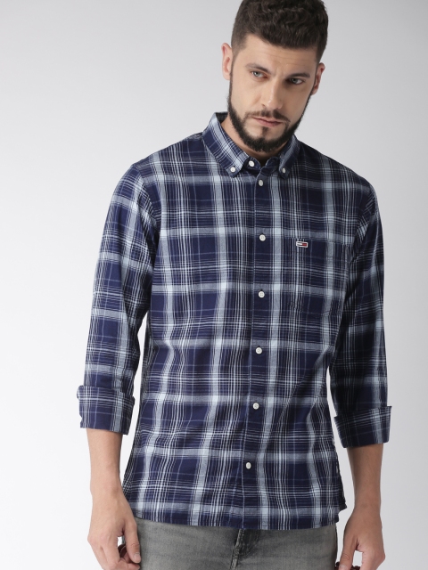 

Tommy Hilfiger Men Navy Blue & White Regular Fit Checked Casual Shirt