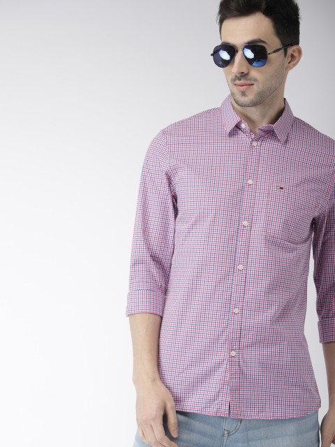 

Tommy Hilfiger Men Pink & Blue Slim Fit Checked Casual Shirt