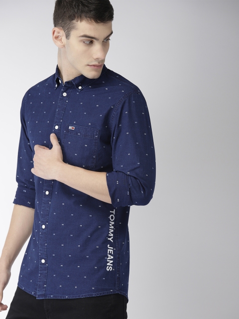 

Tommy Hilfiger Men Navy Blue Regular Fit Self Design Chambray Casual Shirt