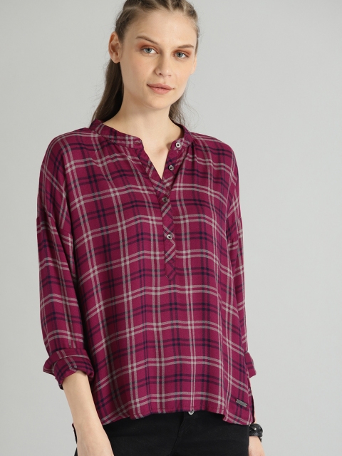 

The Roadster Lifestyle Co Women Maroon & Navy Blue Regular Fit Checked Casual Shirt