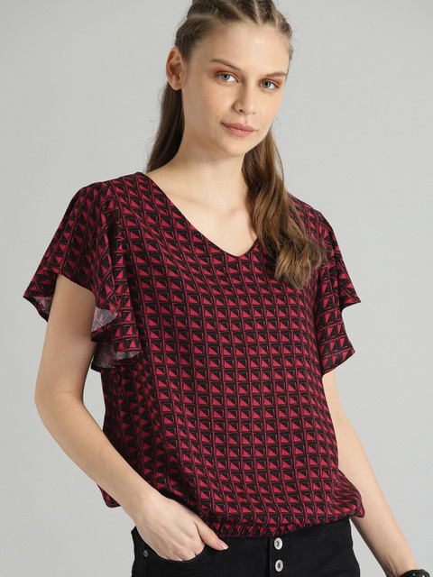 

The Roadster Lifestyle Co Women Red & Black Printed Blouson Top