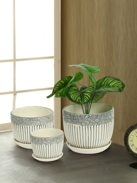 

Aapno Rajasthan Set of 3 White & Grey Ceramic Flower Vases