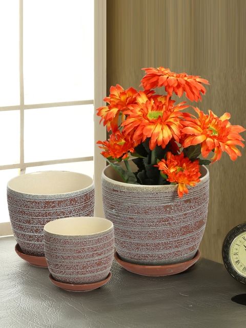 

Aapno Rajasthan Set of 3 White & Red Ceramic Flower Vases