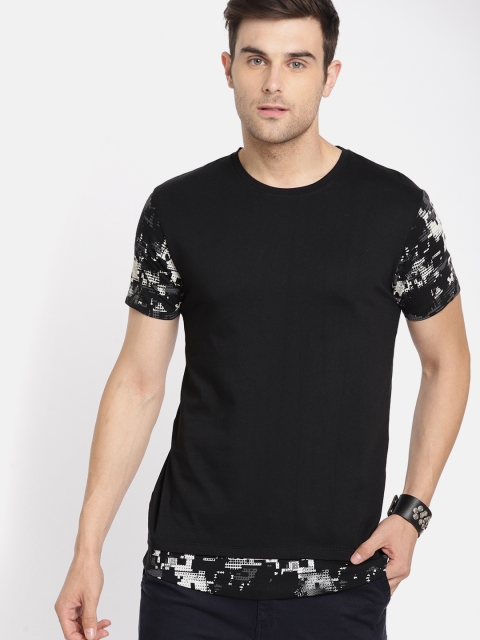

Roadster Men Black Solid Round Neck T-shirt