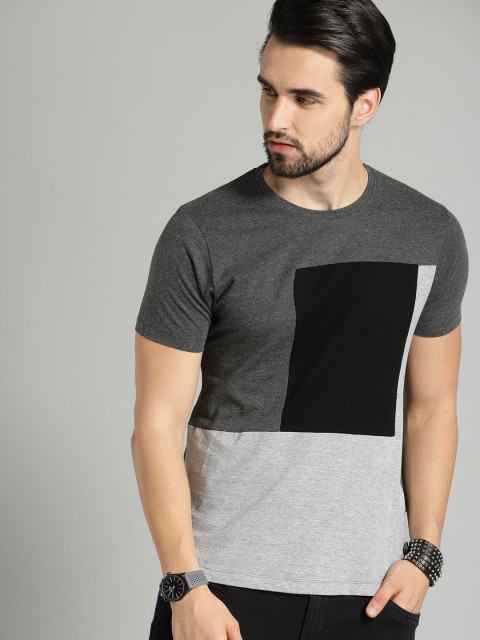 

Roadster Men Grey Melange & Black Colourblocked Round Neck T-shirt
