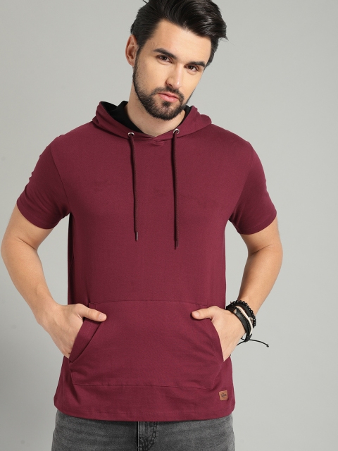 

Roadster Men Maroon Solid Hooded T-shirt