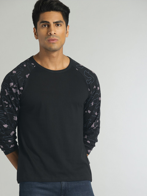 

Roadster Men Black Solid Round Neck T-shirt